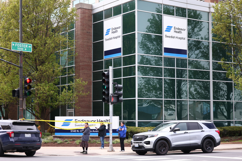 Police officers work the scene outside Endeavor Health Swedish Hospital in Lincoln Square, on Saturday, April 25, 2026. (Anthony Vazquez/Chicago Sun-Times via AP)