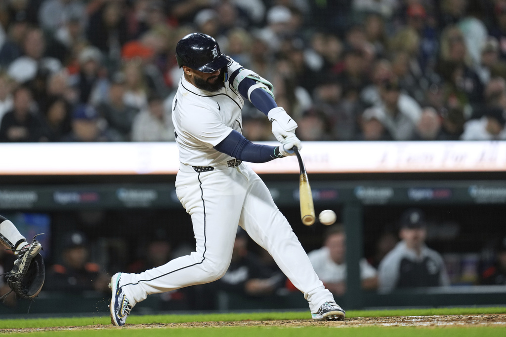Detroit Tigers' Gleyber Torres singles against the Chicago White Sox during the seventh inning of a baseball game Saturday, Sept. 6, 2025, in Detroit. (AP Photo/Paul Sancya)