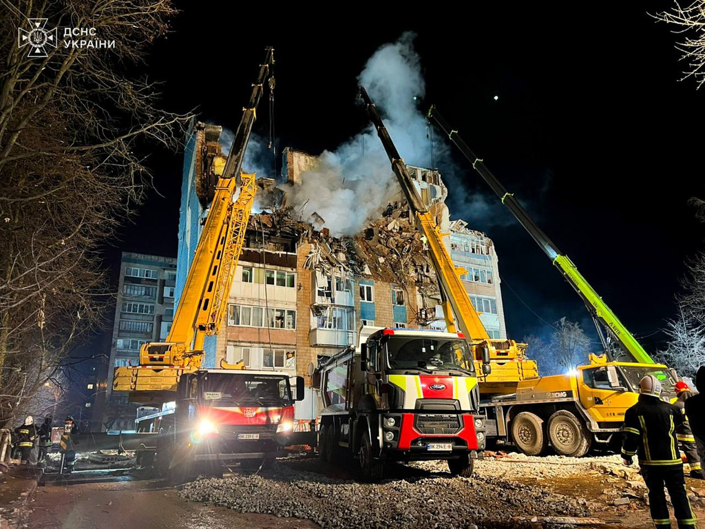 In this photo provided by the Ukrainian Emergency Service, firefighters and rescue teams search for trapped people after a Russian attack that hit a multi-storey apartment building in Ternopil, western Ukraine, Thursday, Nov. 20, 2025. (Ukrainian Emergency Service via AP)