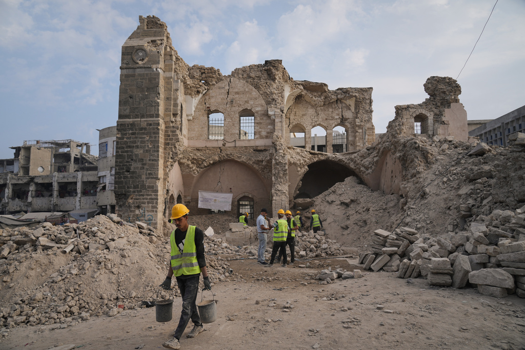 FILE - Workers carry out recovery projects and search for missing artifacts at the Pasha Palace in Gaza City after an Israeli strike damaged it during the war with Hamas, Thursday, Nov. 13, 2025. (AP Photo/Jehad Alshrafi, File)