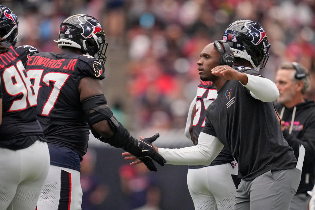 Houston Texans head coach DeMeco Ryans, right, congratulates defensive tackle Mario Edwards (97) after a sack during the first half of an NFL football game against the Tennessee Titans, Sunday, Sept. 28, 2025, in Houston. (AP Photo/Ashley Landis)