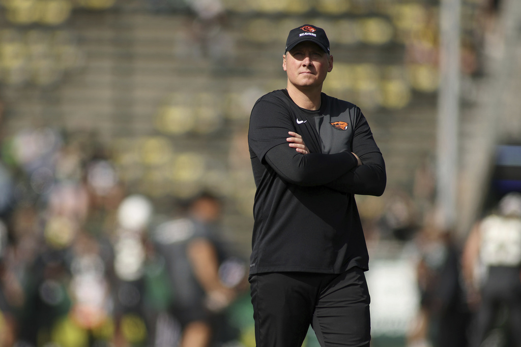 Oregon State head coach Trent Bray watches before an NCAA college football game against Oregon, Saturday, Sept. 20, 2025, in Eugene, Ore. (AP Photo/Lydia Ely)