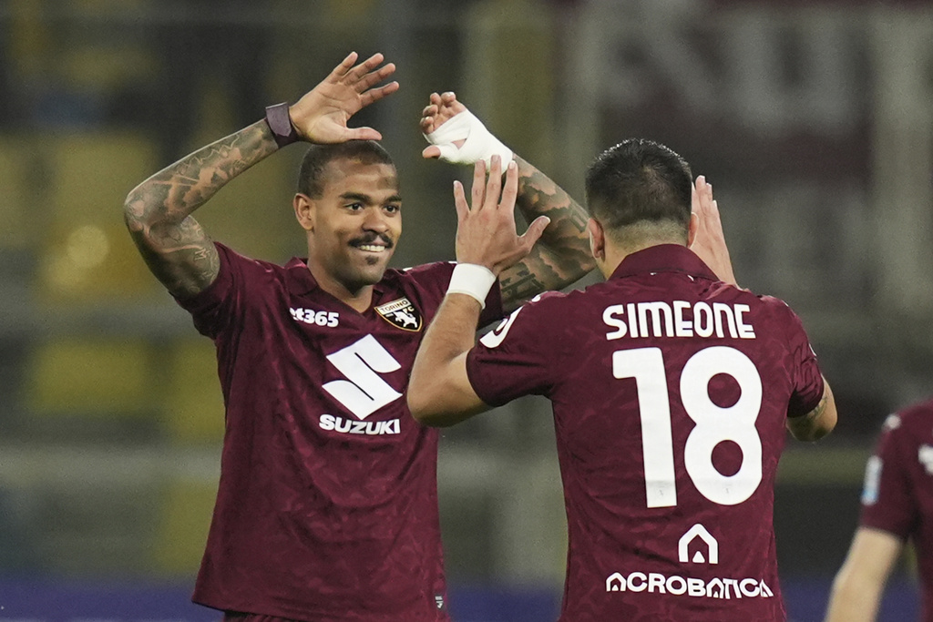 Torino's Cyril Ngonge, left, celebrates with teammate Giovanni Simeone after scoring the equalizing goal during a Serie A soccer match between Parma and Torino at the Ennio Tardini Stadium in Parma, northern Italy, Monday, Sept. 29, 2025. (Massimo Paolone/LaPresse via AP)