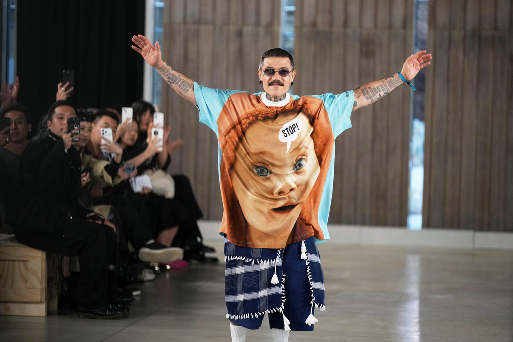 Creative Director Adrian Appiolaza ackowledges the applause at the end of the Moschino women's Spring-Summer 2026 collection, presented in Milan, Italy, Thursday, Sept. 25, 2025. (AP Photo/Antonio Calanni)