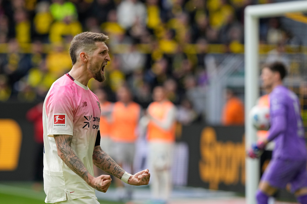Leverkusen's Robert Andrich celebrates after scoring during the German Bundesliga soccer match between Borussia Dortmund and Bayer Leverkusen in Dortmund, Germany, Saturday, April 11, 2026. (AP Photo/Martin Meissner)