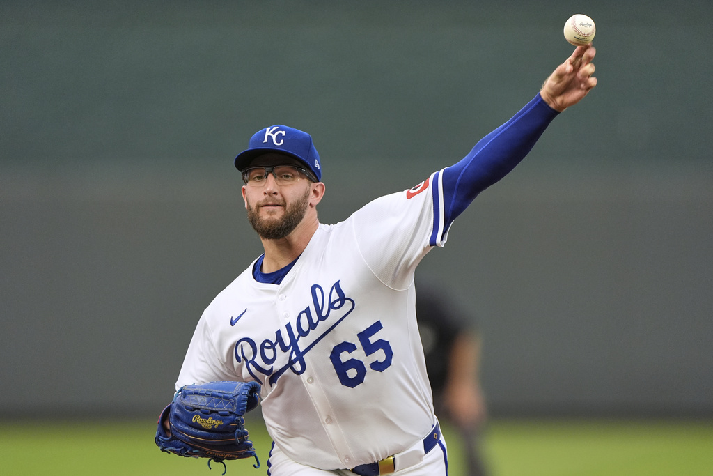 Kansas City Royals starting pitcher Noah Cameron throws during the first inning of a baseball game against the Los Angeles Angels, Thursday, Sept. 4, 2025, in Kansas City, Mo. (AP Photo/Charlie Riedel)