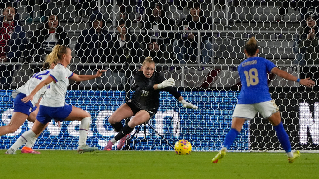 United States goalkeeper Claudia Dickey, center, blocks a shot by Italy midfielder Arianna Caruso (18) during the first half of an international friendly soccer match Friday, Nov. 28, 2025, in Orlando, Fla. (AP Photo/John Raoux)