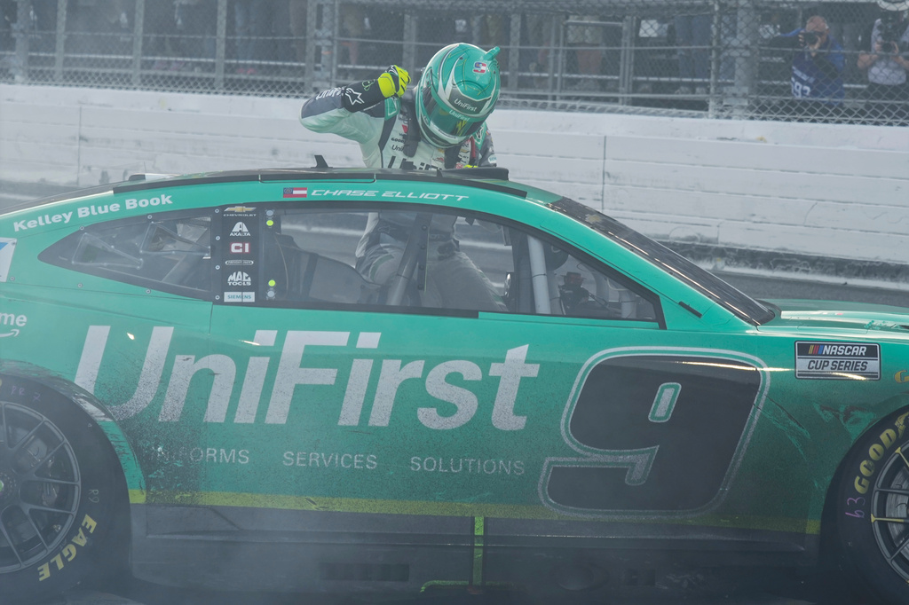 Chase Elliott celebrates after winning a NASCAR Cup Series auto race in Martinsville, Va., Sunday, March 29, 2026. (AP Photo/Chuck Burton)