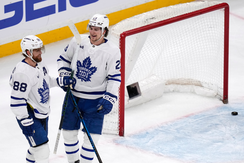 Toronto Maple Leafs left wing Matthew Knies is congratulated by William Nylander (88) after his empty-net goal late in the third period of an NHL hockey game against the Boston Bruins, Tuesday, March 24, 2026, in Boston. (AP Photo/Charles Krupa)