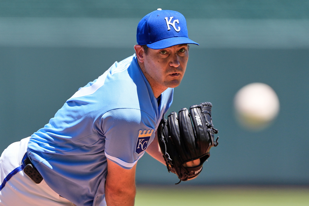 Kansas City Royals starting pitcher Seth Lugo throws during the first inning of a baseball game against the Seattle Mariners, Sunday, May 24, 2026, in Kansas City, Mo. (AP Photo/Charlie Riedel)