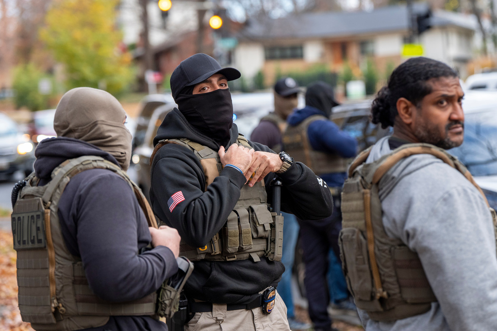 FILE - Federal law enforcement officers with Immigration and Customs Enforcement (ICE) and Enforcement and Removal Operations (ERO) conduct a traffic stop and detain people, Monday, Nov. 17, 2025, in Washington. (AP Photo/Alex Brandon, File)