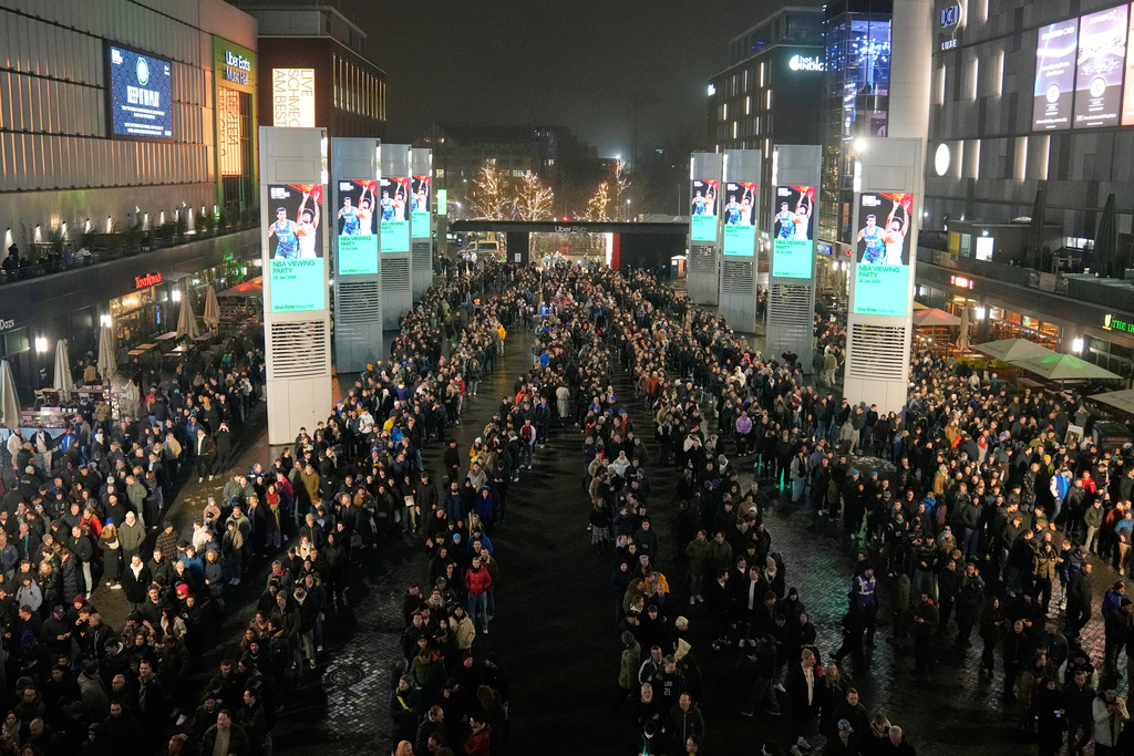 NBA fans are queuing up in front of the Uber Arena ahead of the NBA basketball game between Orlando Magic and Memphis Grizzlies in Berlin, Germany, Thursday, Jan. 15, 2026. (AP Photo/Ebrahim Noroozi)
