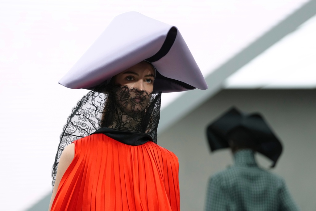 A model wears a creation as part of the Dior Spring/Summer 2026 collection presented in Paris, Wednesday, Oct. 1, 2025. (AP Photo/Aurelien Morissard)