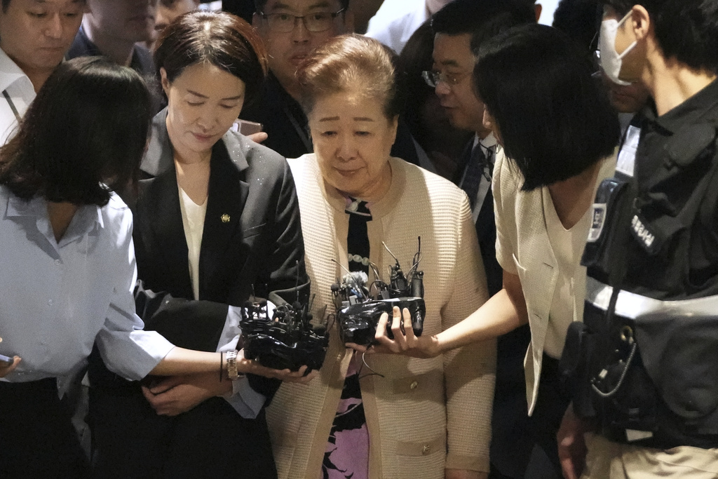 Hak Ja Han, center, the leader of South Korea's Unification Church, arrives at a special prosecutor's office in Seoul, South Korea, Wednesday, Sept. 17, 2025. (AP Photo/Lee Jin-man)