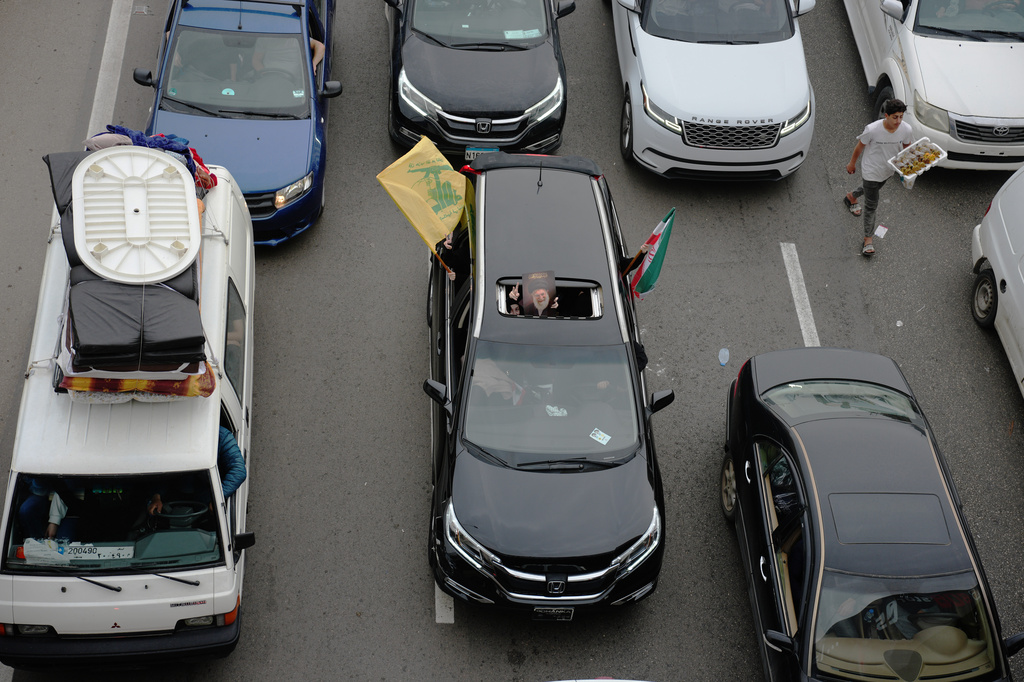 Displaced residents drive back to their villages following a ceasefire between Israel and Hezbollah, in Jiyeh, near Saida, southern Lebanon, Friday, April 17, 2026. (AP Photo/Hassan Ammar)