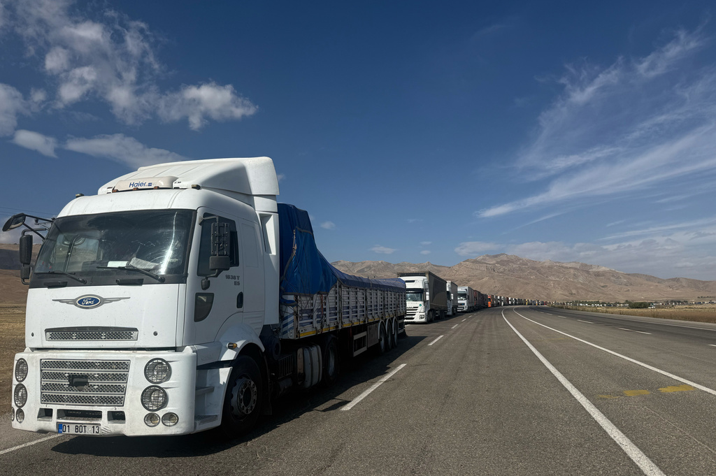 Trucks queue on the road leading to the Gurbulak border crossing on the Turkish-Iranian border in Agri province, eastern Turkey, Tuesday, Sept. 22, 2026. (AP Photo/Serra Yedikardes)