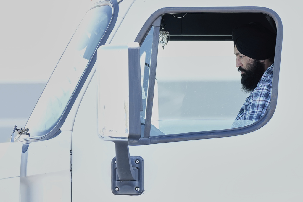 Sikh driver Jagdeep Singh parks his truck at a Cheema Freightlines facility at the end of his shift Wednesday, Sept. 3, 2025, in Lathrop, Calif. (AP Photo/Godofredo A. Vásquez)