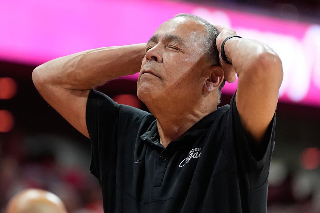 Houston head coach Kelvin Sampson reacts on the sideline during the second half of an NCAA college basketball game against Texas Tech in Houston, Tuesday, Jan. 6, 2026. (AP Photo/Ashley Landis)