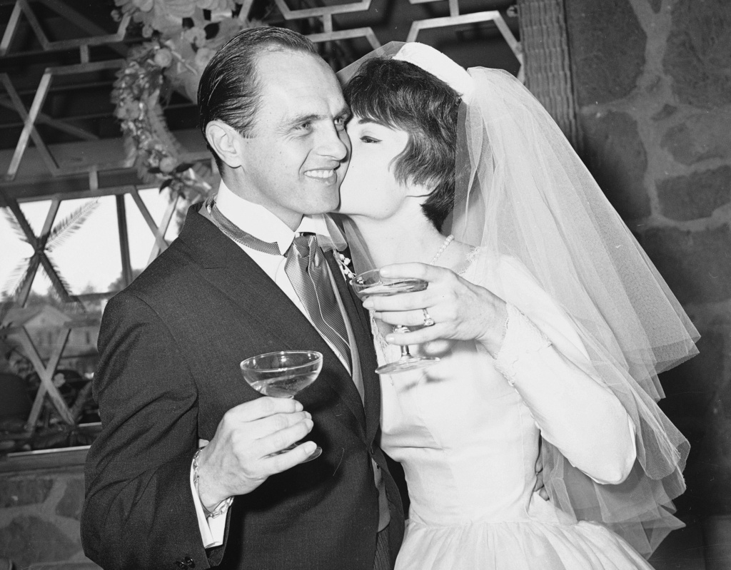 Comedian Bob Newhart, deadpan master of sitcoms and telephone ...