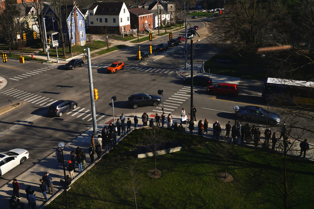 Students and other attendees wait in line before a campaign event with streamer Hasan Piker and Abdul El-Sayed, a progressive candidate in the Democratic primary for U.S. Senate in Michigan, Tuesday, April 7, 2026, at the University of Michigan in Ann Arbor, Mich. (AP Photo/Julia Demaree Nikhinson)