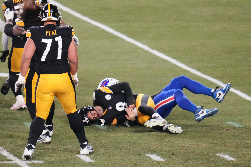 CORRECTS PLAYER'S NAME Pittsburgh Steelers quarterback Aaron Rodgers (8) is sacked by Buffalo Bills defensive end Joey Bosa during the second half of an NFL football game Sunday, Nov. 30, 2025, in Pittsburgh. (AP Photo/Gene J. Puskar)