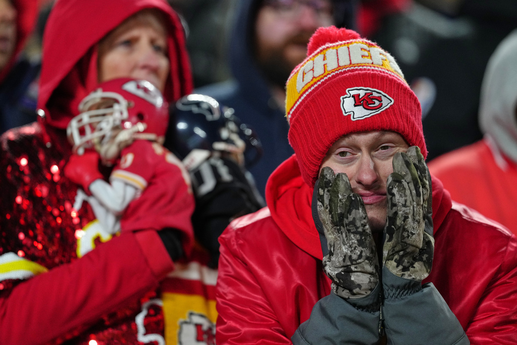 Kansas City Chiefs fans react late in the second half of an NFL football game between the Kansas City Chiefs and the Houston Texans Sunday, Dec. 7, 2025, in Kansas City, Mo. (AP Photo/Ed Zurga)