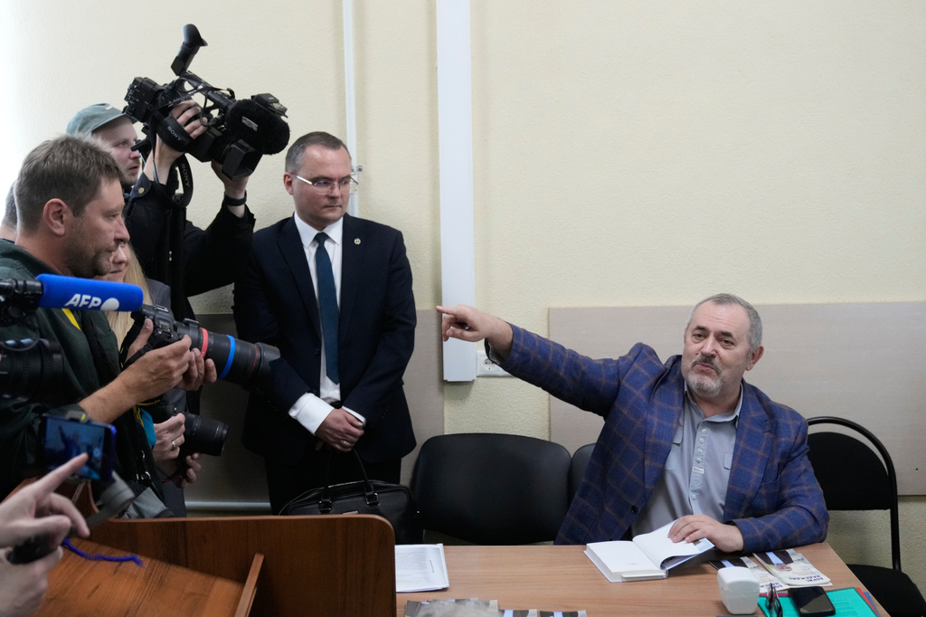 Russian politician Boris Nadezhdin, right, accused of displaying "extremist symbols," gestures speaking at the courtroom in the town of Dolgoprudny outside Moscow, Russia, Friday, July 17, 2026. (AP Photo/Pavel Bednyakov)