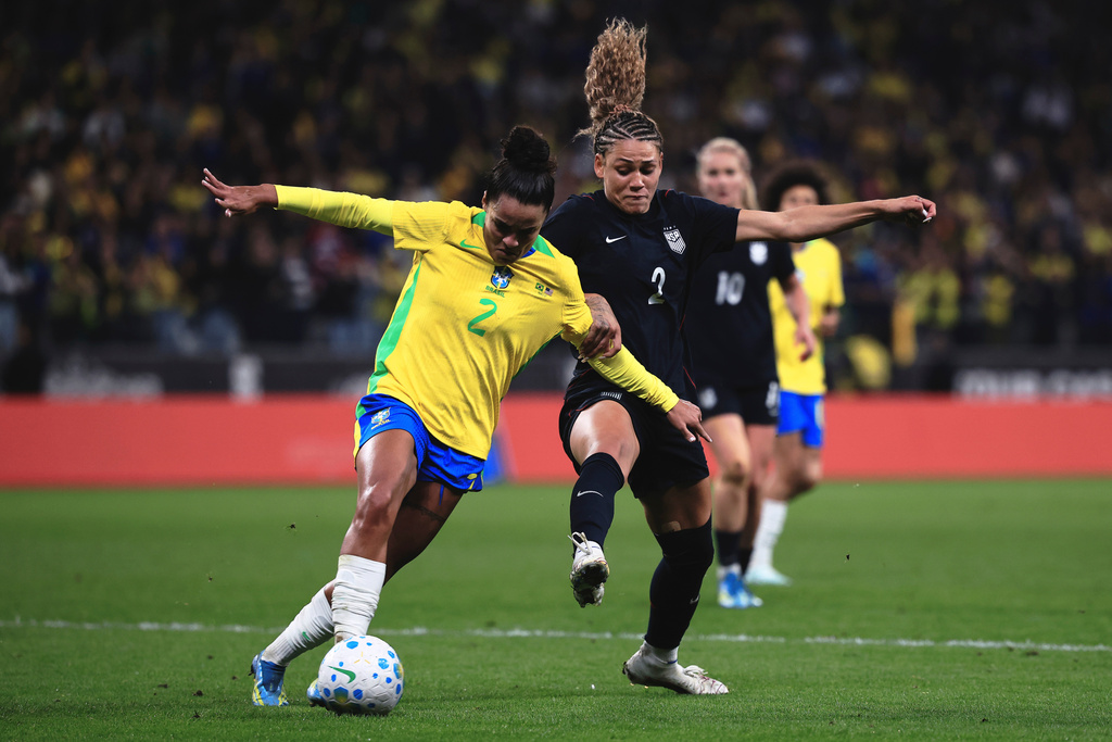 Brazil's Kerolin, left, battles for the ball with United States' Trinity Rodman during an international friendly women's soccer match in Sao Paulo, Brazil, Saturday, June 6, 2026. (AP Photo/Ettore Chiereguini)