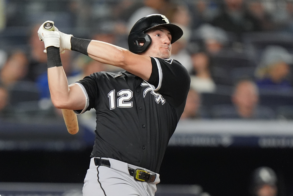 Chicago White Sox's Colson Montgomery hits a two-run home run during the sixth inning of a baseball game against the New York Yankees Tuesday, Sept. 23, 2025, in New York. (AP Photo/Frank Franklin II)