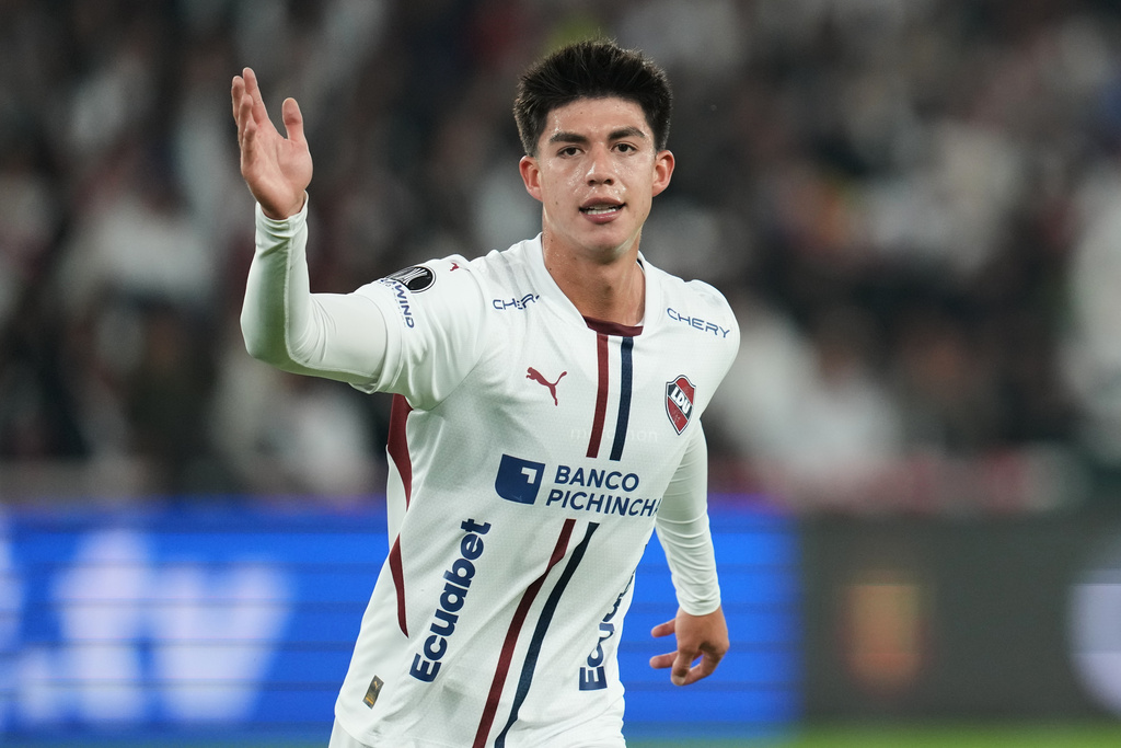 Gabriel Villamil of Ecuador's Liga Deportiva Universitaria celebrates scoring his side's opening goal against Brazil's Palmeiras during a Copa Libertadores semifinal first leg soccer match in Quito, Ecuador, Thursday, Oct. 23, 2025. (AP Photo/Dolores Ochoa)