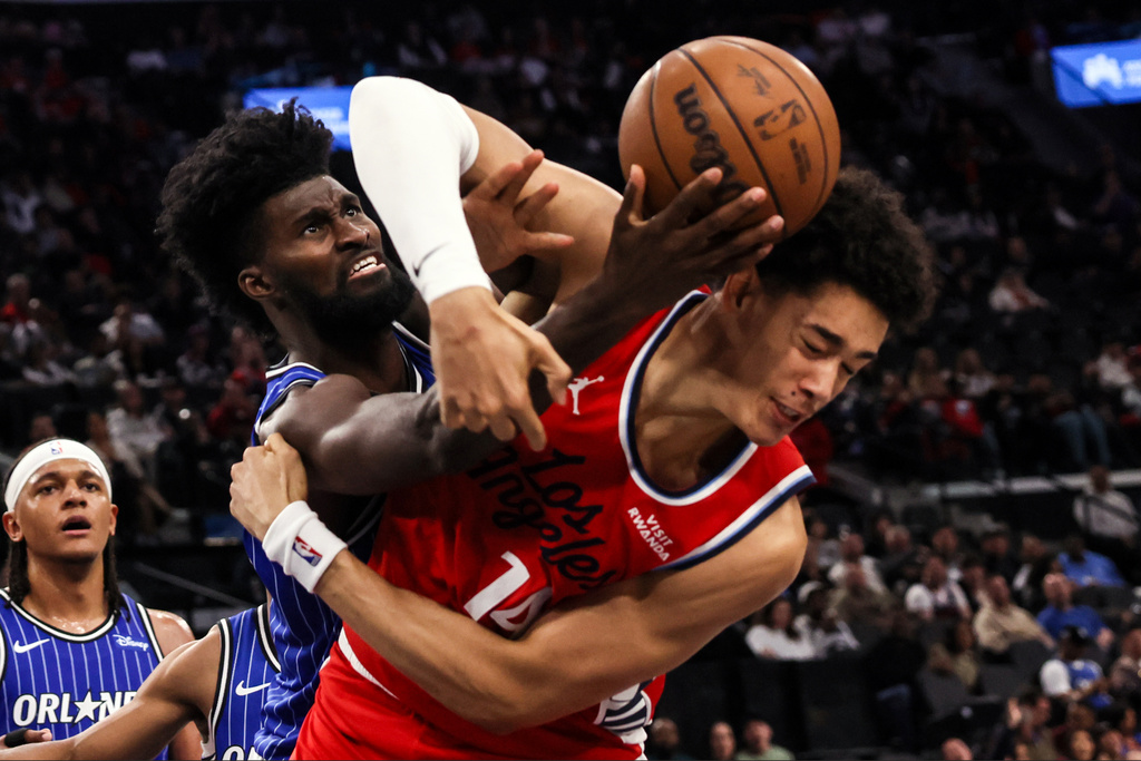 Orlando Magic forward Jonathan Isaac, left, and Los Angeles Clippers center Yanic Konan Niederhauser fight for a rebound during the second half of a NBA basketball game, Sunday, Feb. 22, 2026, in Inglewood, Calif. (AP Photo/Etienne Laurent)