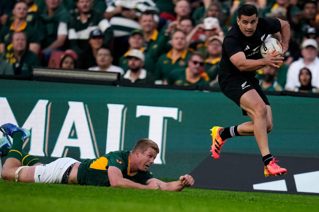 New Zealand's Josh Moorby, right, breaks away from South Africa's Pieter-Steph du Toit, to score a try during a Test rugby match between South Africa and New Zealand, in Johannesburg, South Africa, Saturday, Aug. 22, 2026. (AP Photo/Themba Hadebe)