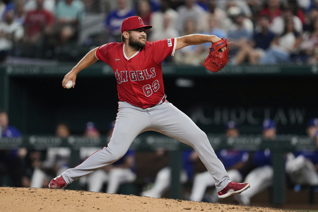 Los Angeles Angels starting pitcher Chase Silseth winds up to deliver to the Texas Rangers in the fifth inning of a baseball game, Tuesday, Aug. 26, 2025, in Arlington, Texas. (AP Photo/Tony Gutierrez)