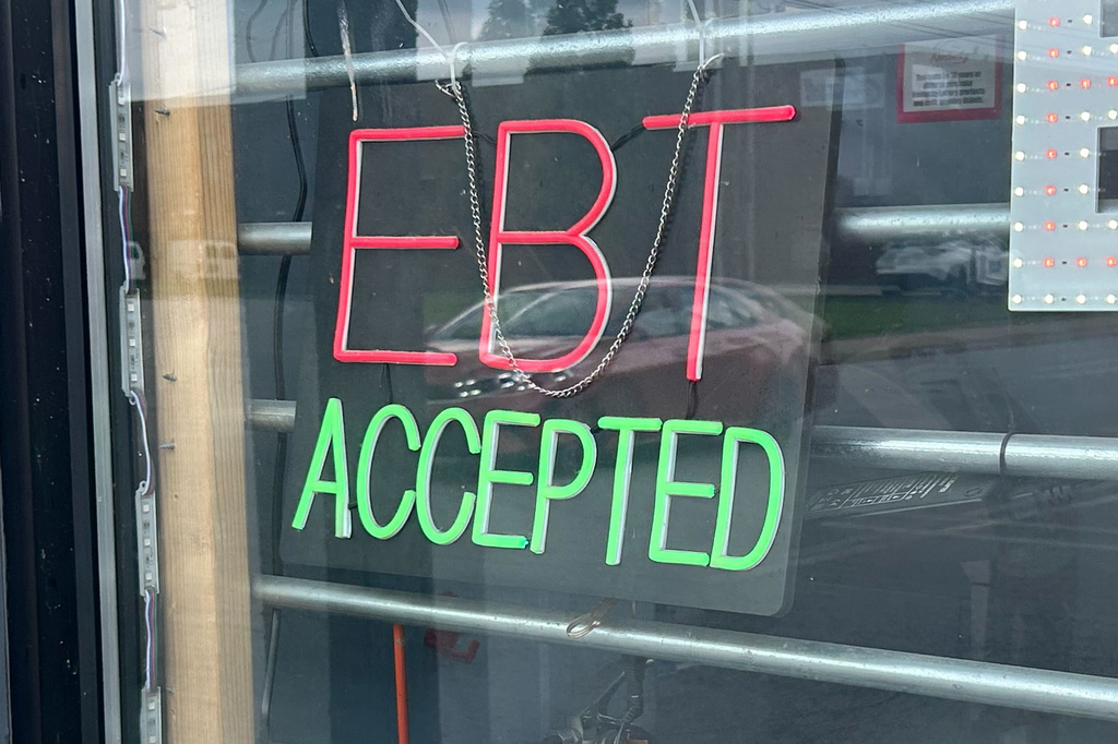 A sign advertises a store accepts Supplemental Nutrition Assistance Program (SNAP/EBT) in Louisville, Ky., on Thursday, Sept. 25, 2025. (Sylvia Goodman/Kentucky Public Radio via AP)