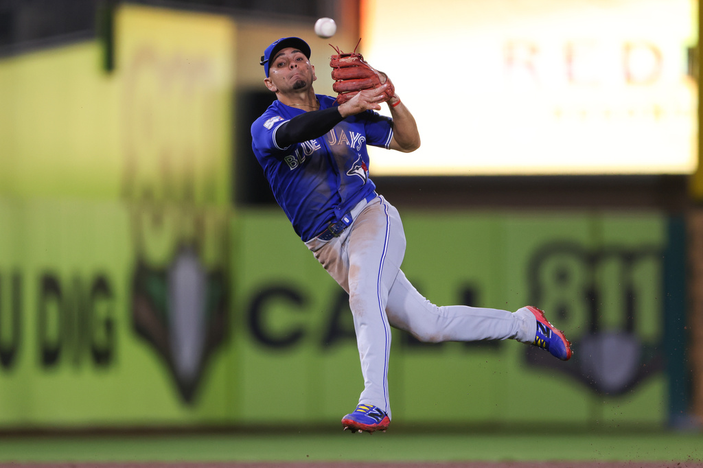 Toronto Blue Jays shortstop Andrés Giménez can't make the throw in time as the Athletics walk off the Toronto Blue Jays ina baseball game Monday, Sept. 7, 2026, in West Sacramento, Calif. (AP Photo/Scott Marshall)