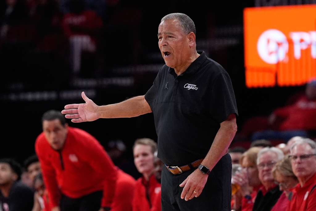 Houston head coach Kelvin Sampson reacts from the sideline during the second half of an NCAA college basketball game against Florida State in Houston, Saturday, Dec. 6, 2025. (AP Photo/Ashley Landis)