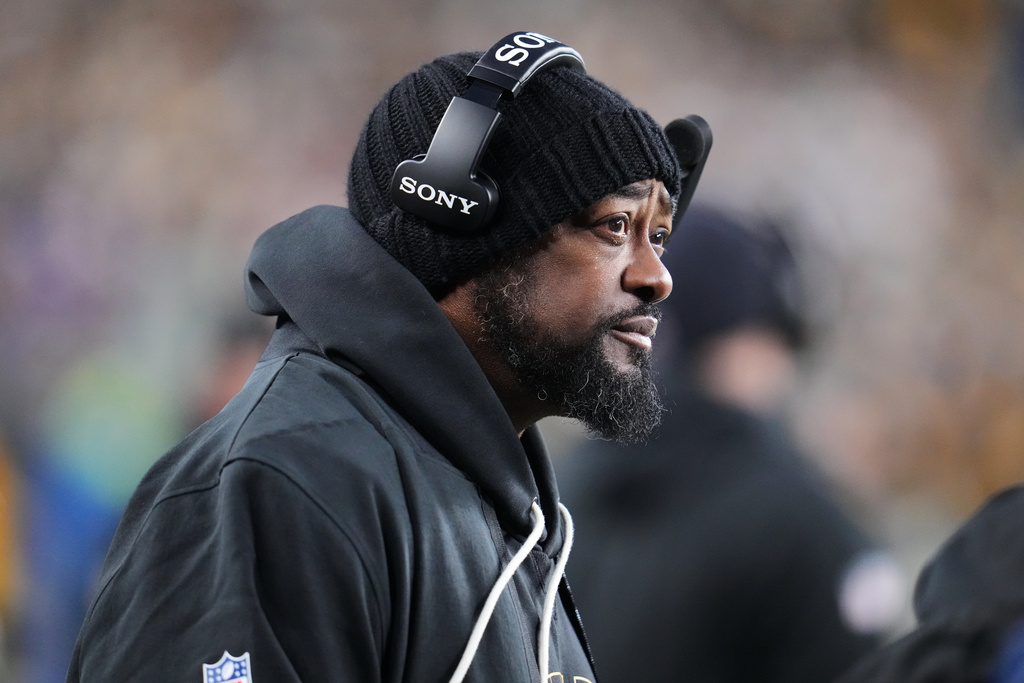 Pittsburgh Steelers head coach Mike Tomlin stands on the sideline during the first half of an NFL football game against the Buffalo Bills Sunday, Nov. 30, 2025, in Pittsburgh. (AP Photo/Gene J. Puskar)