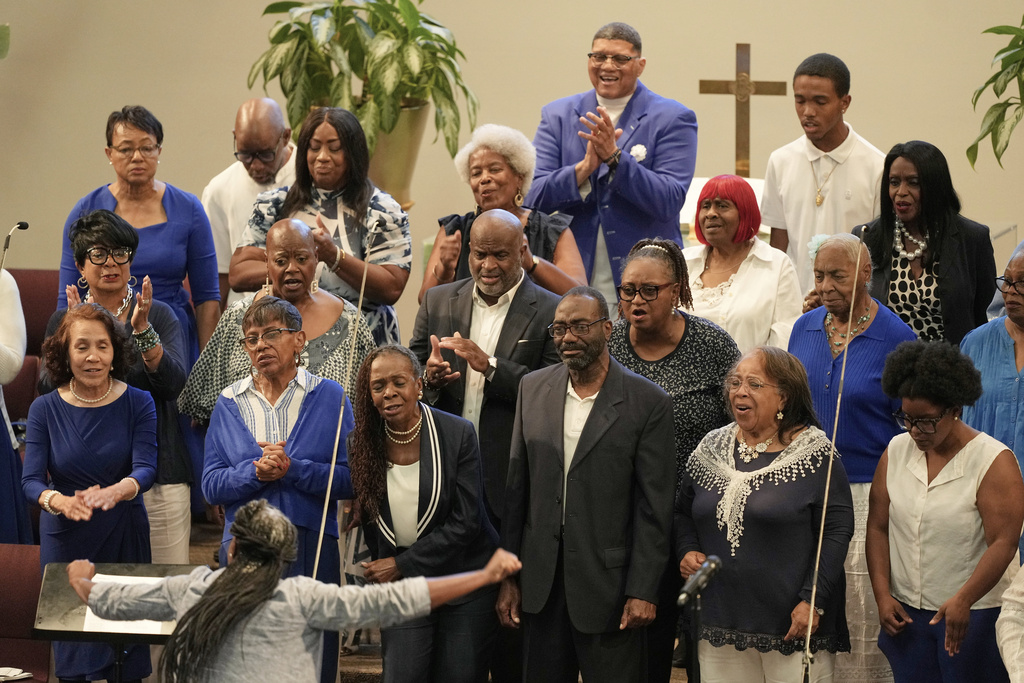 A choir performs at St. James Church, where Democrat Rep. Emanuel Cleaver II was once pastor and is now facing an uphill reelection battle after the Missouri legislature redrew maps to to divide Clever's congressional district among three districts, Sunday, Sept. 7, 2025, in Kansas City, Mo. (AP Photo/Charlie Riedel)