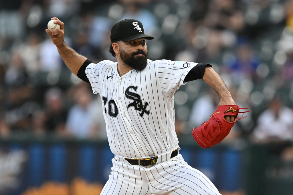 Chicago White Sox starter Jose Urquidy delivers a pitch during the first inning of a baseball game against the Texas Rangers in Chicago, Monday, Aug. 24, 2026. (AP Photo/Paul Beaty)