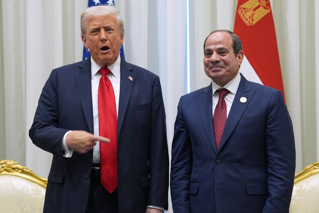 President Donald Trump talks with Egypt's President Abdel-Fattah el-Sissi during a summit to support ending the more than two-year Israel-Hamas war in Gaza after a breakthrough ceasefire deal, Monday, Oct. 13, 2025, in Sharm El Sheikh, Egypt. (AP Photo/Evan Vucci)
