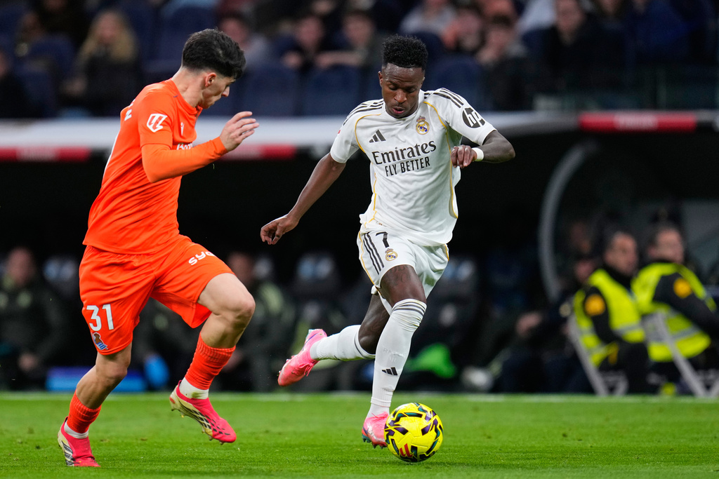 Real Madrid's Vinicius Junior, right, dribbles the ball past Real Sociedad's Jon Martin during the Spanish La Liga soccer match between Real Madrid and Real Sociedad in Madrid, Spain, Saturday, Feb. 14, 2026. (AP Photo/Manu Fernandez)