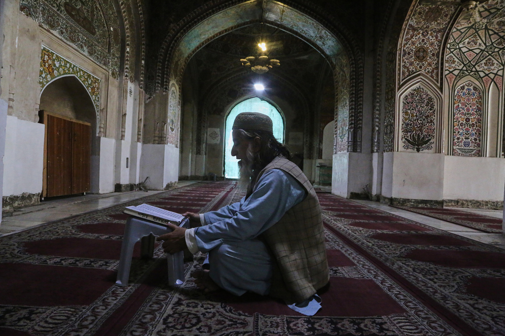 A person recites the Quran during the Muslim holy fasting month of Ramadan, at a mosque in Peshawar, Pakistan, Thursday, Feb. 19, 2026. (AP Photo/Muhammad Sajjad)