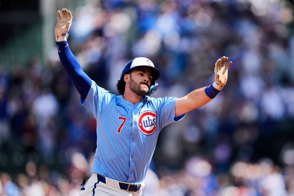 Chicago Cubs' Dansby Swanson (7) runs the bases after hitting a three-run home run during the first inning of a baseball game against the Washington Nationals, Friday, Sept. 5, 2025, in Chicago. (AP Photo/Erin Hooley)