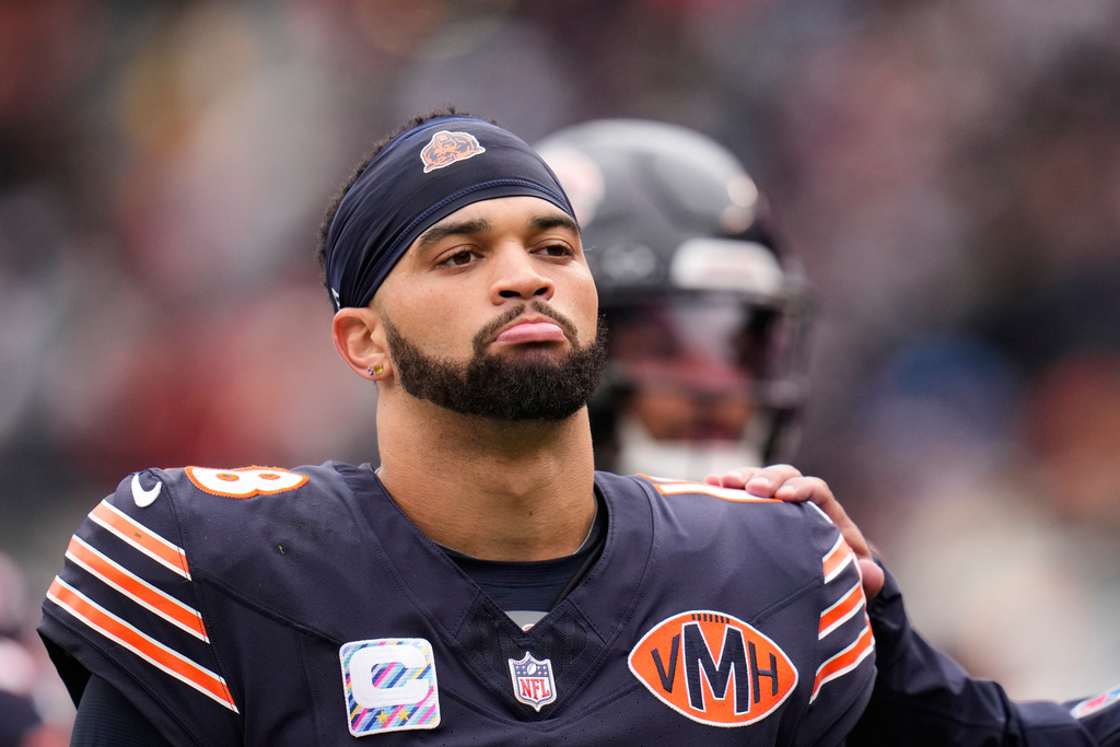 Chicago Bears quarterback Caleb Williams (18) walks off the field at the end of the first half of an NFL football game against the New Orleans Saints, Sunday, Oct. 19, 2025, in Chicago. (AP Photo/Erin Hooley)