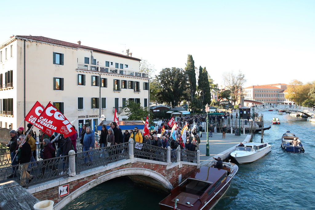Workers and orchestra members of Venice’s La Fenice opera house, joined by other performing arts professionals, march through the city demanding the resignation of superintendent Nicola Colabianchi and artistic director Beatrice Venezi, in Venice, Italy, Monday, Nov. 10, 2025. (Paola Garbuio/LaPresse via AP)
