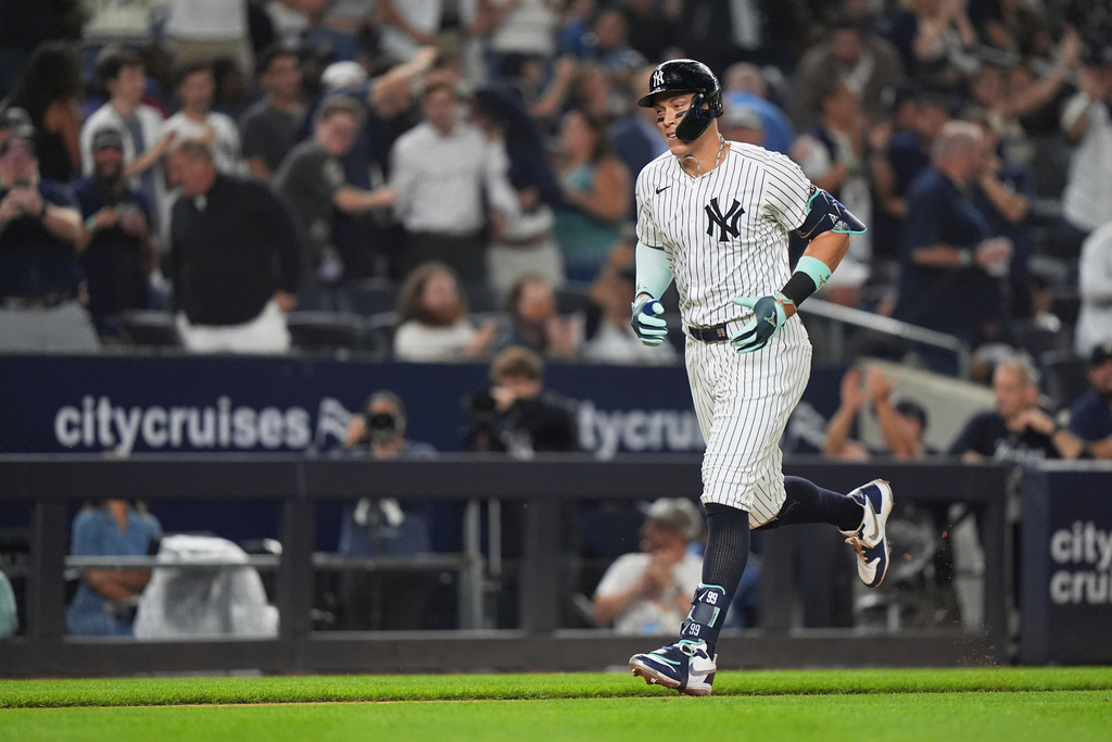 New York Yankees' Aaron Judge runs the bases after hitting a three-run home run during the second inning of a baseball game against the Chicago White Sox Wednesday, Sept. 24, 2025, in New York. (AP Photo/Frank Franklin II)