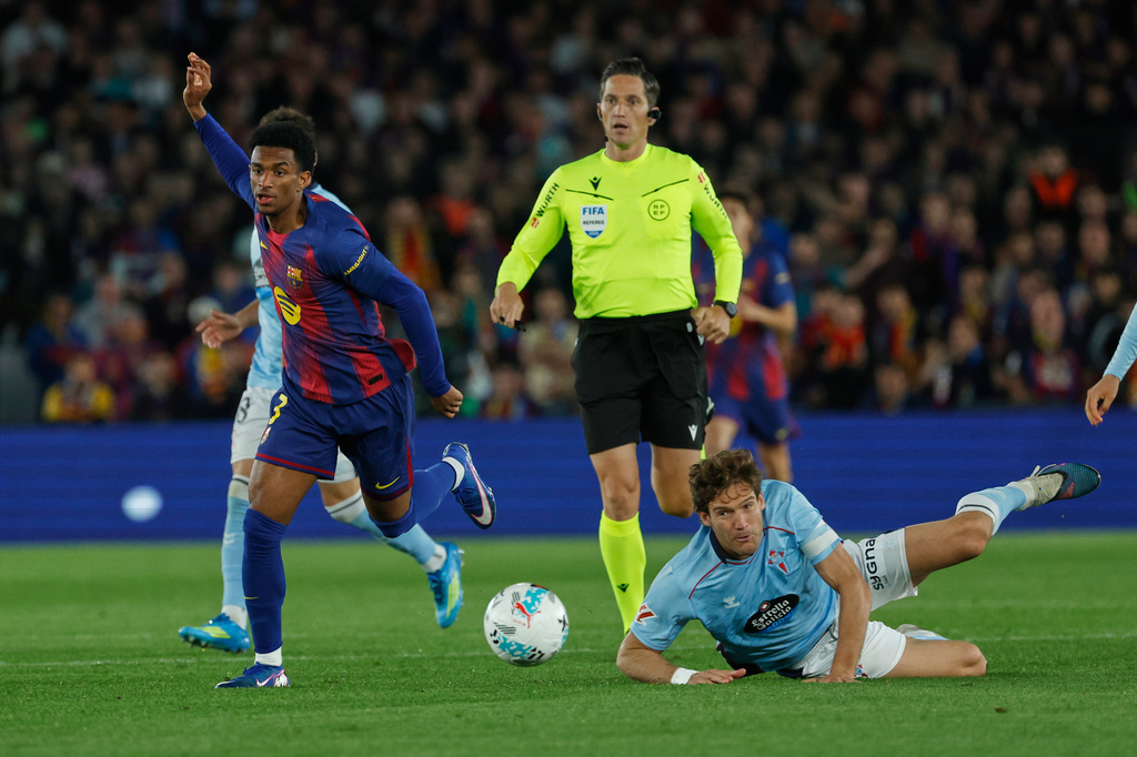 Barcelona's Alejandro Balde, left, and Celta's Marcos Alonso challenge for the ball during the Spanish La Liga soccer match between Barcelona and Celta Vigo in Barcelona, Spain, Wednesday, April 22, 2026. (AP Photo/Joan Monfort)