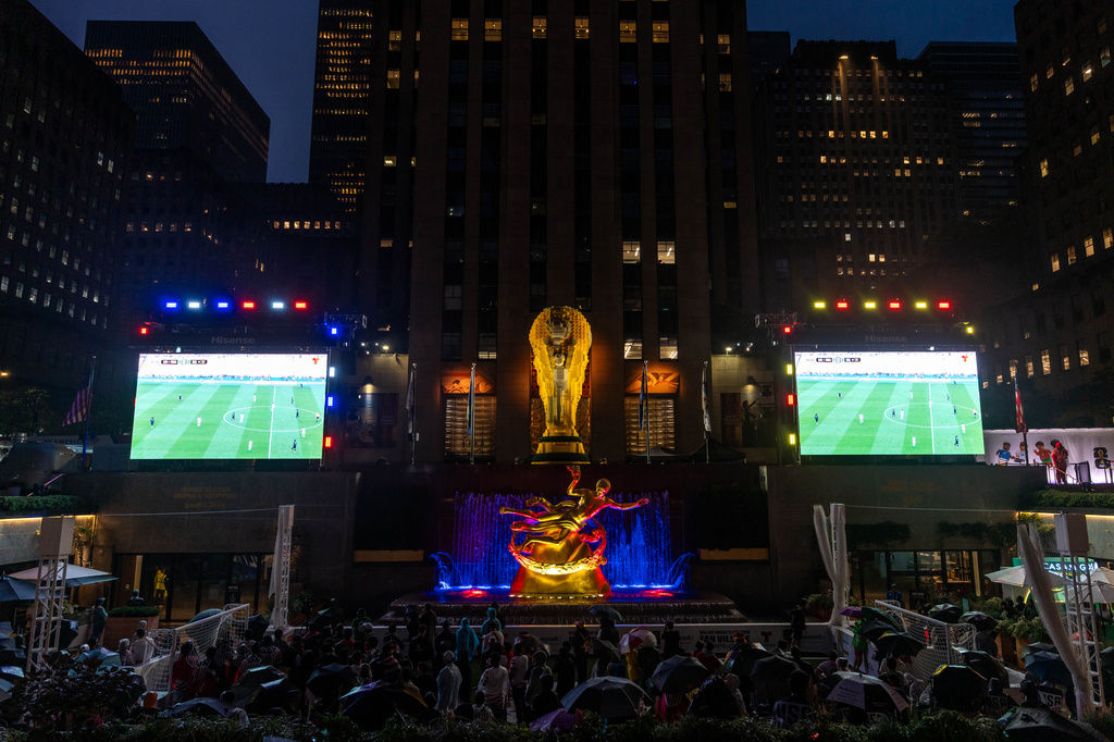 Fans watch the World Cup round of 16 soccer match between the United States and Belgium, at a watch party at the Rockefeller Center fan village, Monday, July 6, 2026 in New York. (AP Photo/Adam Gray)
