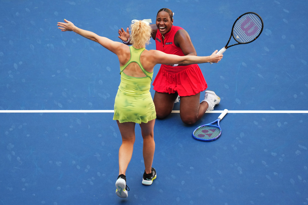 Katerina Siniakova, of the Czech Republic, left, and Taylor Townsend, of the United States, celebrate winning the women's doubles final of the U.S. Open tennis championships against Ashlyn Krueger and Robin Montgomery, both of the United States, Friday, Sept. 11, 2026, in New York. (AP Photo/Kirsty Wigglesworth)