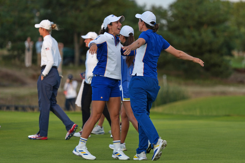 Carlota Ciganda, right, and Julia López Ramírez of Europe react after holing a putt on the 18th green during the Solheim Cup in Den Bosch, Netherlands, Friday, Sept. 11, 2026. (AP Photo/Alastair Grant)